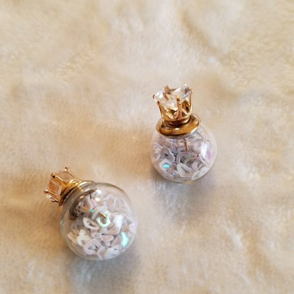 ⚀3/$15.   💙Hearts In A Glass Globe Earrings - Picture 3 of 4